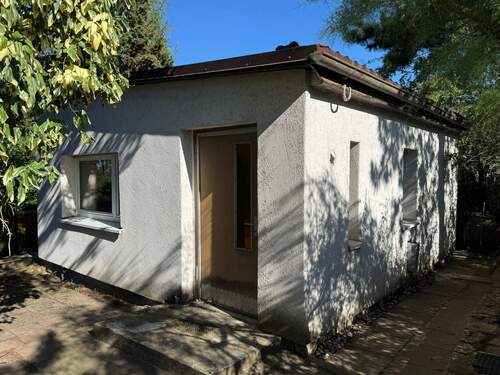 Außenansicht - Wochenendhaus - ***RESERVIERT*** Zum Start in die Gartensaison 2026: Idylischer Eigentumsgarten mit sanierungsbedürftigem Wochenendhaus in Erfurt-Rhoda