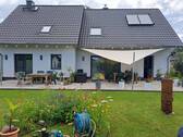 Hausansicht - Doppelhaus in TOP-Zustand – zum Wohnen und Vermieten