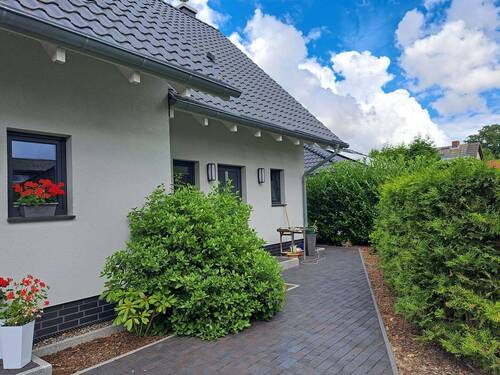 Hausansicht - 7 Zimmer Mehrfamilienhaus, Wohnhaus in Zudar