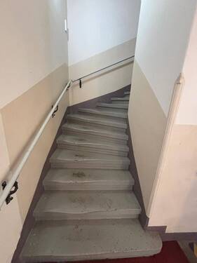Treppenhaus - Mehrfamilienhaus, Wohnhaus mit 107,90 m&sup2; in Dresden / Weißer Hirsch zum Kaufen