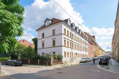 Hausansicht - 2 Zimmer Etagenwohnung zum Kaufen in Dresden