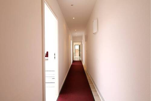 Flur Richtung Nebeneinheit - 