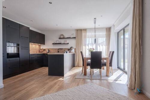 Wohn/-Esszimmer - 
