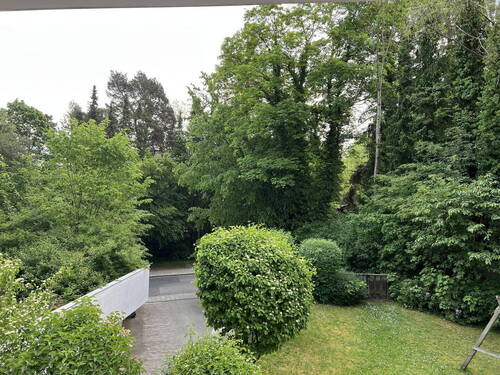 Ausblick aus Loggia - Pullach Großhesselohe - helle, große Wohnung auf parkähnlichem Grundstück