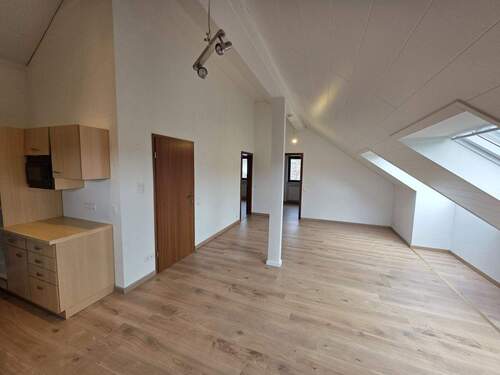 Wohn-/Essbereich mit Küche - 