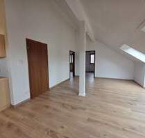 Helle 3 Zi.-DG-Wohnung & KFZ-Pl. in Ortsrandlage - Schliengen