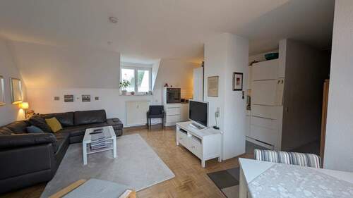 Wohnzimmer - Charmante Dachgeschosswohnung in Wesseling mit Balkon