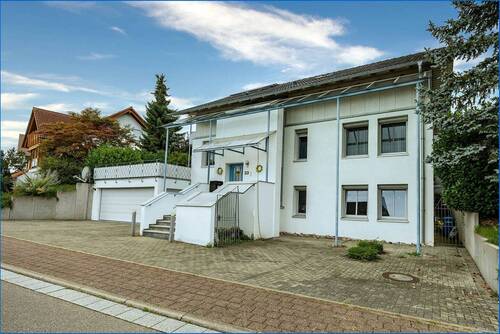 Hausansicht von vorne rechts - 1 Zimmer Einfamilienhaus zum Kaufen in Stockach