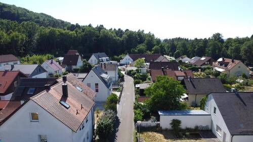 Stadtteil Höhenberg im Tal - 4 Zimmer Doppelhaushälfte in Neumarkt