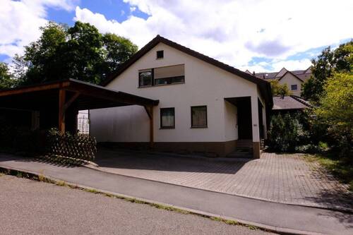 Bild 1 - Geräumiges 13 Zimmer-Einfamilienhaus