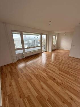 Wohnzimmer - Frisch renovierter Wohn(t)raum in beliebter Lage - ab sofort frei!