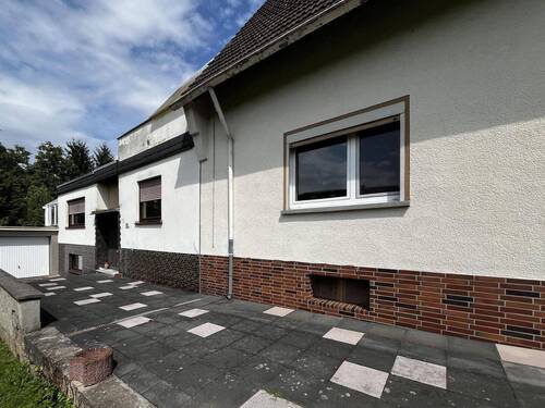 Hinterhaus_Eingang und Garage - 