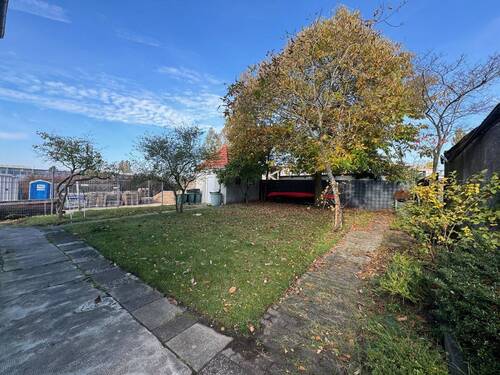 24349 LooseImmo Gartenteil - 8 Zimmer Mehrfamilienhaus, Wohnhaus in Lübeck / Schlutup