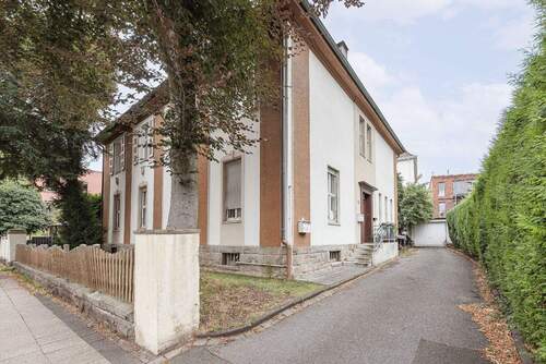 denkmalgeschütztes Zweifamilienhaus - Mit Erbpacht: Zweifamilienhaus mit zwei Eingängen sowie tollem Garten und Garage in beliebter Lage