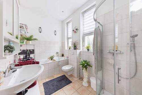 EG: modernes Tageslichtbad - 