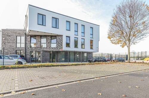 Seitenansicht - Moderne Büroetage im Neubau-Erstbezug mit Aufzug * im Gewerbegebiet * Aufzug * 2 WC * Stellplatz