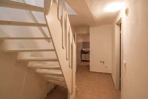 05. Treppenaufgang Wohnzimmer - Etagenwohnung mit 74,20 m&sup2; in Berlin zum Kaufen