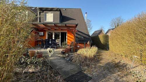 Rückansicht - Charmantes Reiheneckhaus mit Garten in bester Lage - Ihr neues Zuhause wartet auf Sie!