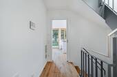 Flur zum Wohnzimmer - 2 Zimmer Mehrfamilienhaus, Wohnhaus in München
