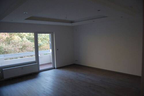 Wohnzimmer - Provisionsfreie, attraktive 3-Zimmer-Wohnung in Düsseldorf-Benrath zu verkaufen!