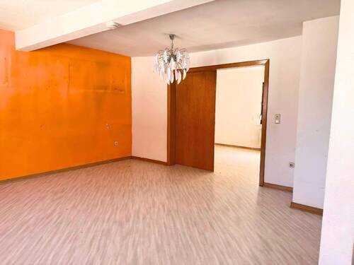 Freie Wohnung 1. OG - 