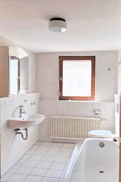 Freie Wohnung 1. OG - 