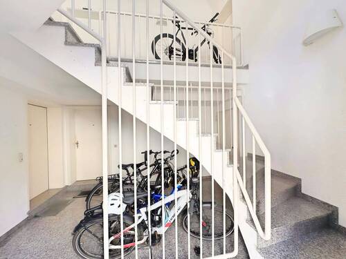 Treppenhaus Mehrfamilienhaus-09-06 at 13.21.23 - 