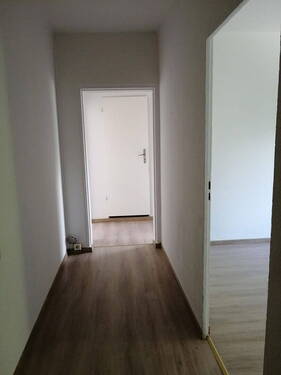 Flur - Renovierte helle 2-Zimmer-Wohnung mit Balkon in Walddrehna Heideblick
