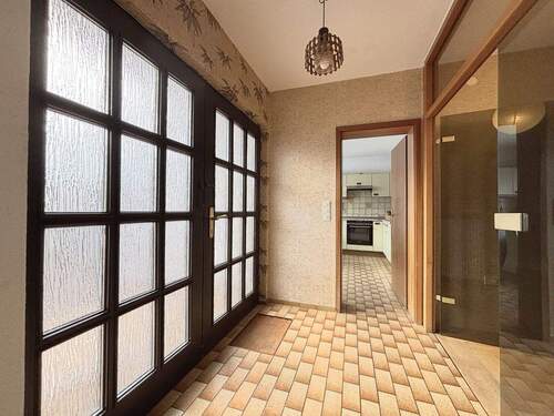 Eingang (EG) - 7 Zimmer Einfamilienhaus in Marburg