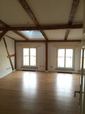 Das Wohnzimmer - ~ 2-Zimmer Traumwohnung im Dachgeschoss mit Badewanne, XXL-Dusche, Balkon - WG geeignet ~