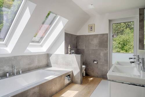 Vollbad mit Dusche Obergeschoss - 