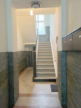 Treppenhaus - Wohnhaus aus der Jahrhundertwende mit Altbaucharme - mitten in Eller!