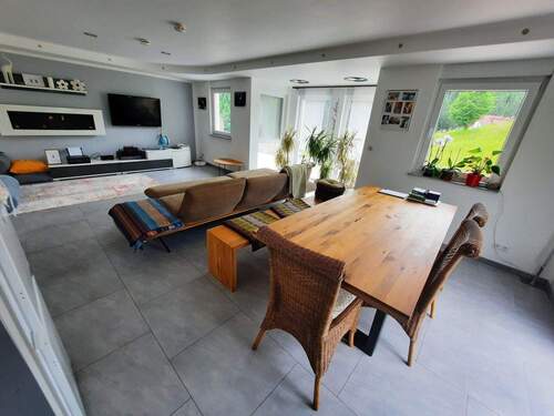 Wohnen / Essen - 8 Zimmer Mehrfamilienhaus, Wohnhaus in Vöhrenbach