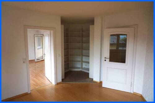 Bücherregal - Etagenwohnung mit 135,50 m&sup2; in Stockach zum Kaufen