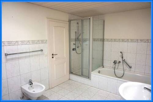 Bad, Wanne und Dusche - 