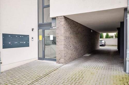 PKW Zufahrt - 4 Zimmer Etagenwohnung in Solingen