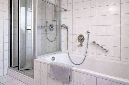 Bad2.jpg - Etagenwohnung mit 75,70 m&sup2; in Hechingen zum Kaufen