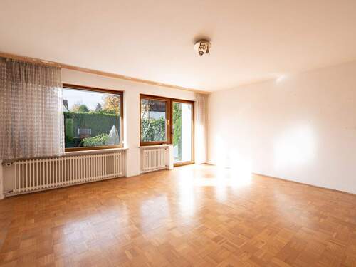 Wohnzimmer - 5 Zimmer Doppelhaushälfte zum Kaufen in München