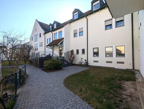 Außenansicht - '2-ZIMMER-WOHNUNG - ZENTRAL GELEGEN & OPTIMAL GESCHNITTEN'