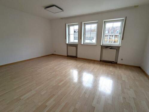 Wohnzimmer - 2 Zimmer Etagenwohnung zum Kaufen in Taufkirchen (Vils)