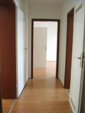 Der Flur vom Wohnungseingang aus - 