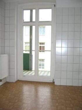 Die Küche mit Balkon - Etagenwohnung mit 67,00 m&sup2; in Schwerin zur Miete