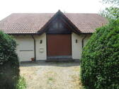Ansicht von der Straße, Norden - Ensemble Einfamilienhaus mit noch 1 zusätzlichen Bauplatz 0,57 ha Ortsrandlage, schöner Blick