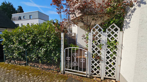 Zugang Terrasse-Garten - 2 Zimmer Etagenwohnung in Bergisch Gladbach / Schildgen