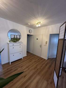 Eingangsbereich - Provisionsfreie helle sanierte Wohnung mit Loggia und EBK - bezugsfrei ab April 2026!