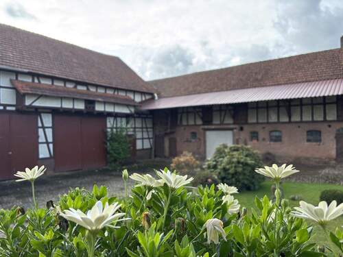 Ansicht Scheunen - Einfamilienhaus mit 180,00 m&sup2; in Lahntal / Sterzhausen zum Kaufen