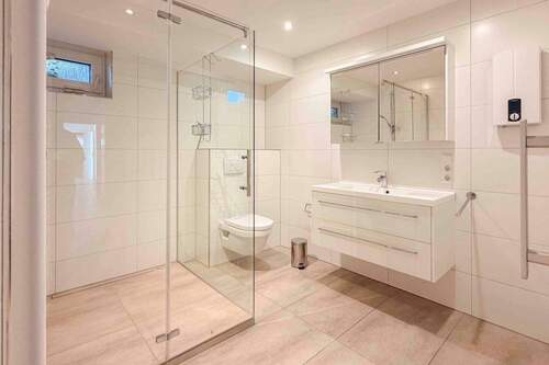 Badezimmer - 3 Zimmer Etagenwohnung zum Kaufen in Bergisch Gladbach-Häuser-Dombach