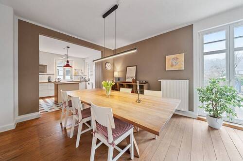 Große und helle Wohnküche - 9 Zimmer Einfamilienhaus zum Kaufen in Hamburg
