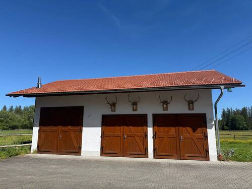 Die Garage mit Werkstatt - 