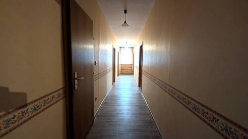 Flur - 1 Zimmer Mehrfamilienhaus, Wohnhaus in Bergen